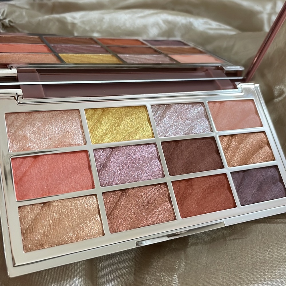 CIATE The Velvet Eye shadow Palette